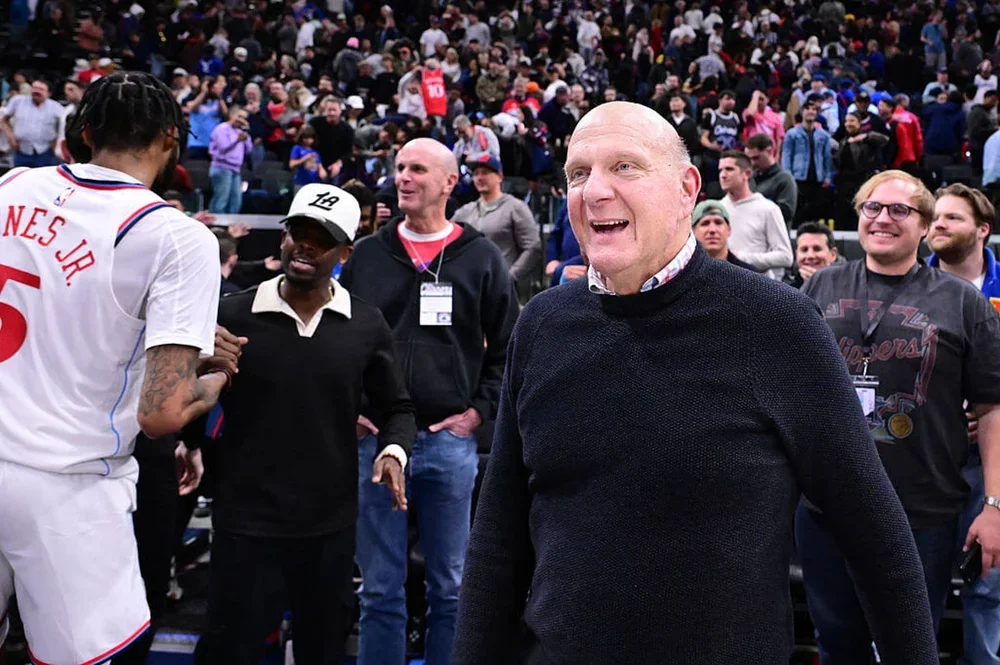 Steve Ballmer looks on during a Clippers game.
