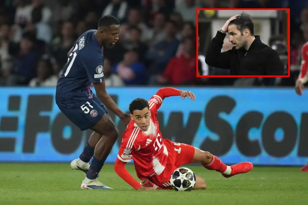 Pacho y Musiala pelean por un balón.